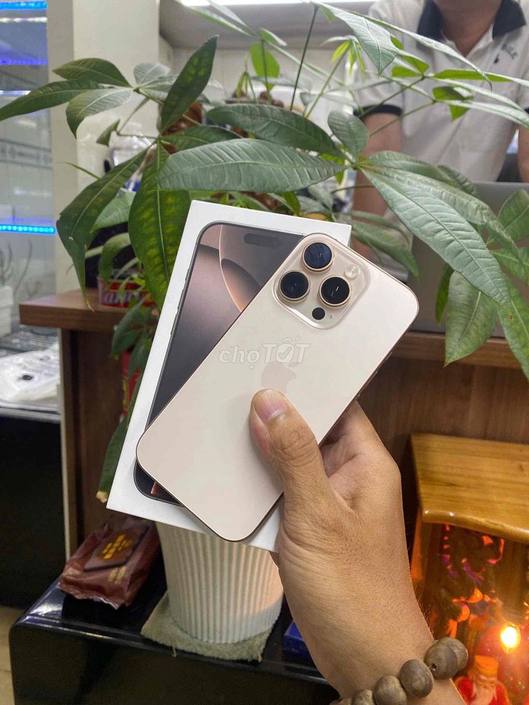 Apple iPhone 16 Pro 128GB Vàng. Mua bán Điện thoại tại Quận 7 Tp Hồ Chí Minh được đăng bởi mrlao hình 1