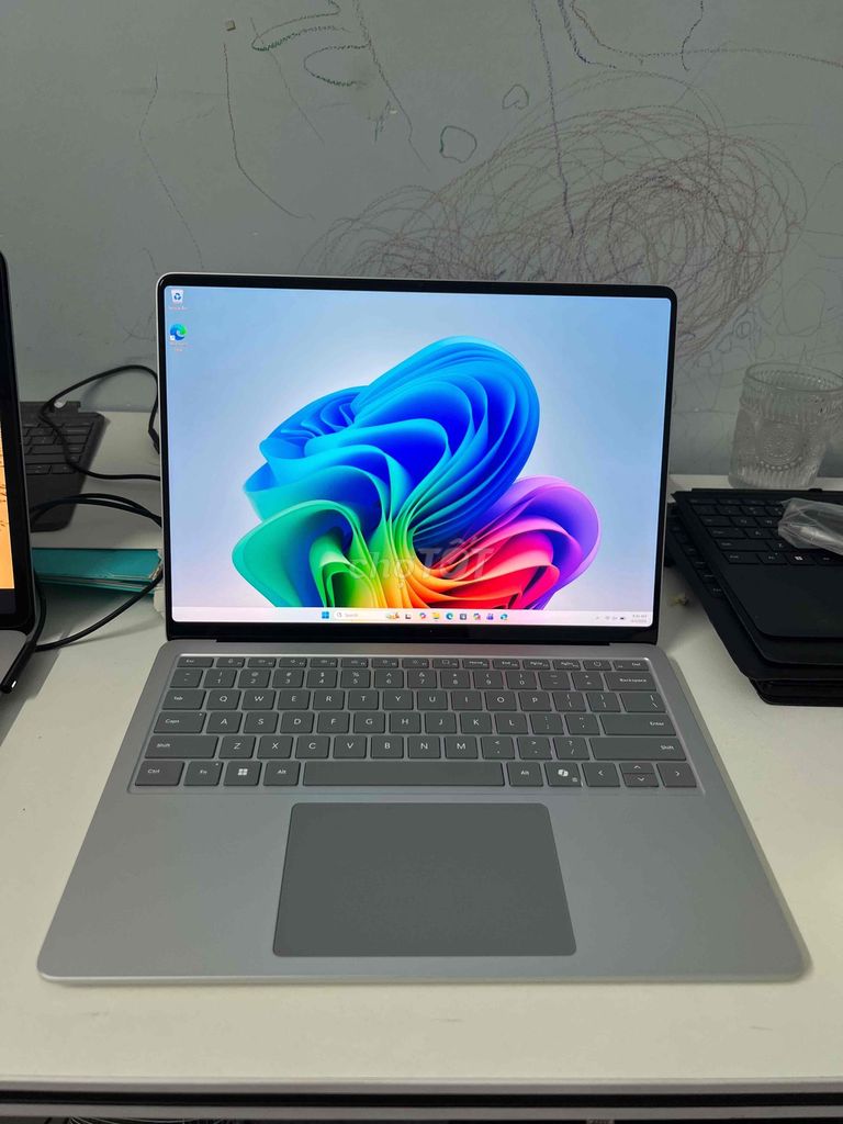 Surface Laptop 7 X plus 16GB ram đẹp vừa bóc tem. Mua bán Laptop tại Quận Gò Vấp Tp Hồ Chí Minh được đăng bởi Linh Surface Bảo Bảo hình 1