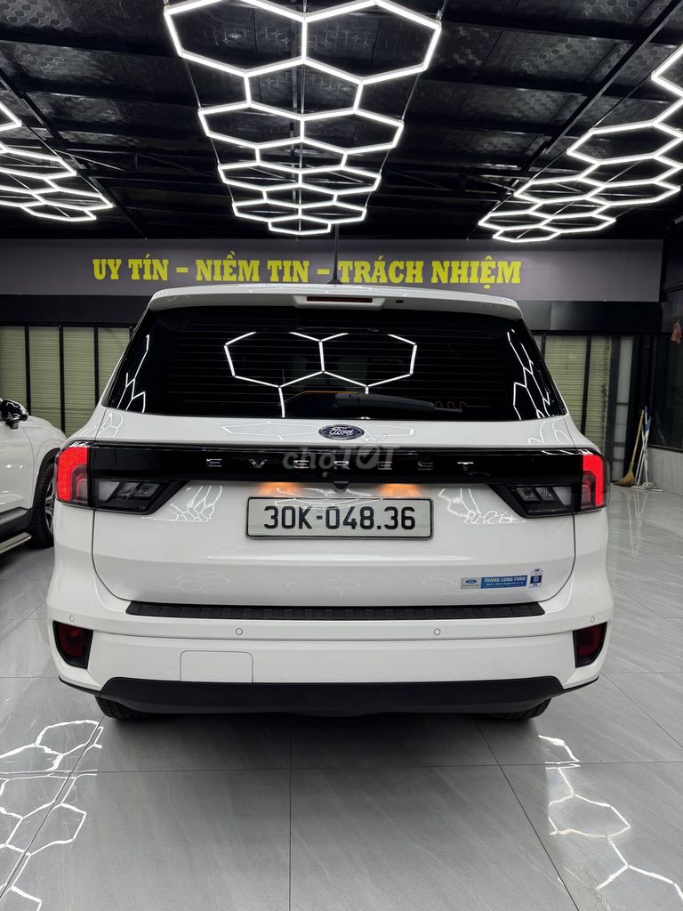 FORD EVEREST 4X2 MÁY DẦU STĐ SX 2022 PHOM MỚI