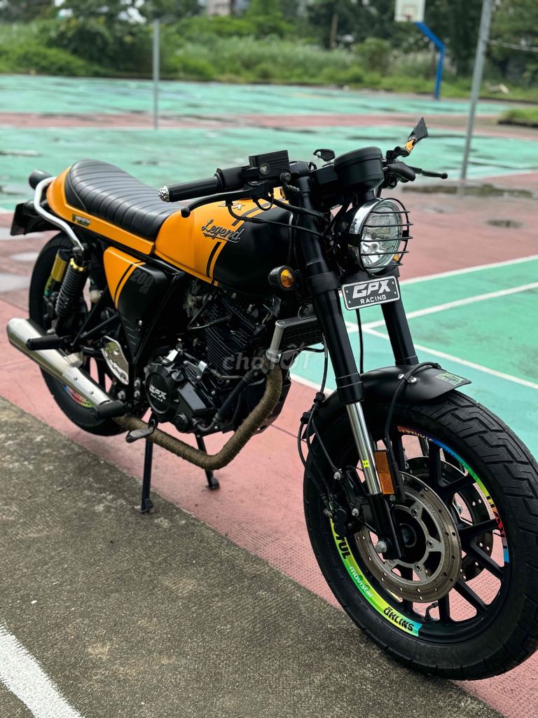 GPX -legend 200 màu vàng đen chạy 1 ngàn mới 99%. Mua bán Xe máy tại Quận Sơn Trà Đà Nẵng được đăng bởi Minh Dũng bán trả góp 136 vân đồn  hình 4