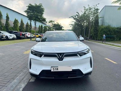 VinFast VF9 Eco Trắng 2025