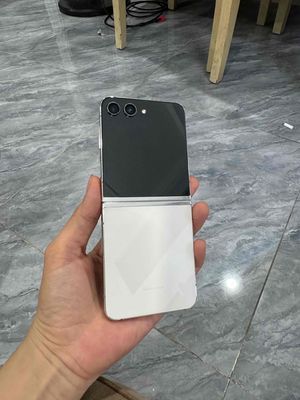 Samsung Z Flip5 512GB kem , Đã dùng. Mua bán Điện thoại tại Quận 4 Tp Hồ Chí Minh được đăng bởi Phan Pha