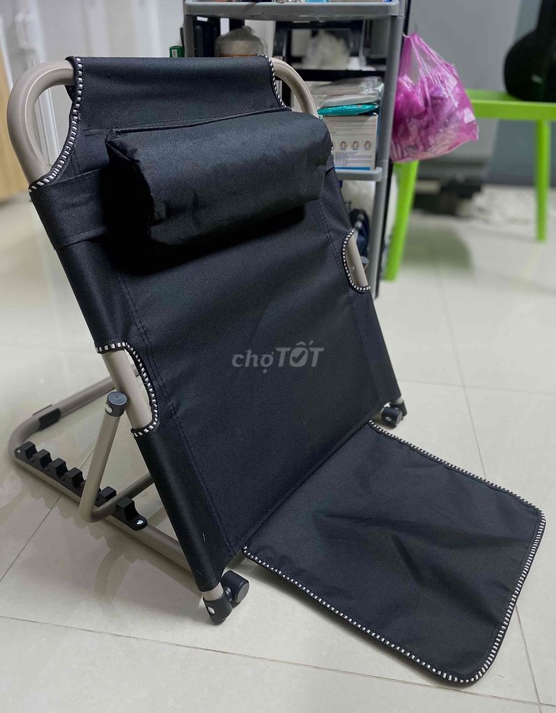 Ghế bệt tựa lưng gấp gọn màu đen [Còn mới]. Mua bán Bàn ghế tại Quận 7 Tp Hồ Chí Minh được đăng bởi Thien Nguyen hình 1