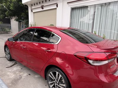 Kia Cerato màu Đỏ 5 chỗ