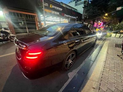 Mercedes-Benz E300 Xanh Đen 23438 km
