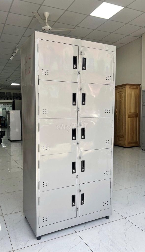 Tủ sắt - Tủ locker sắt - Tủ hồ sơ - Tủ locker. Mua bán Tủ, kệ gia đình tại Thị xã Tân Uyên Bình Dương được đăng bởi Tổng Kho Nội Thất Sài Gòn hình 1
