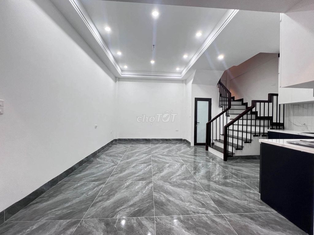 Bán nhà Ô Cách – Việt Hưng, nhà mới full nội thất