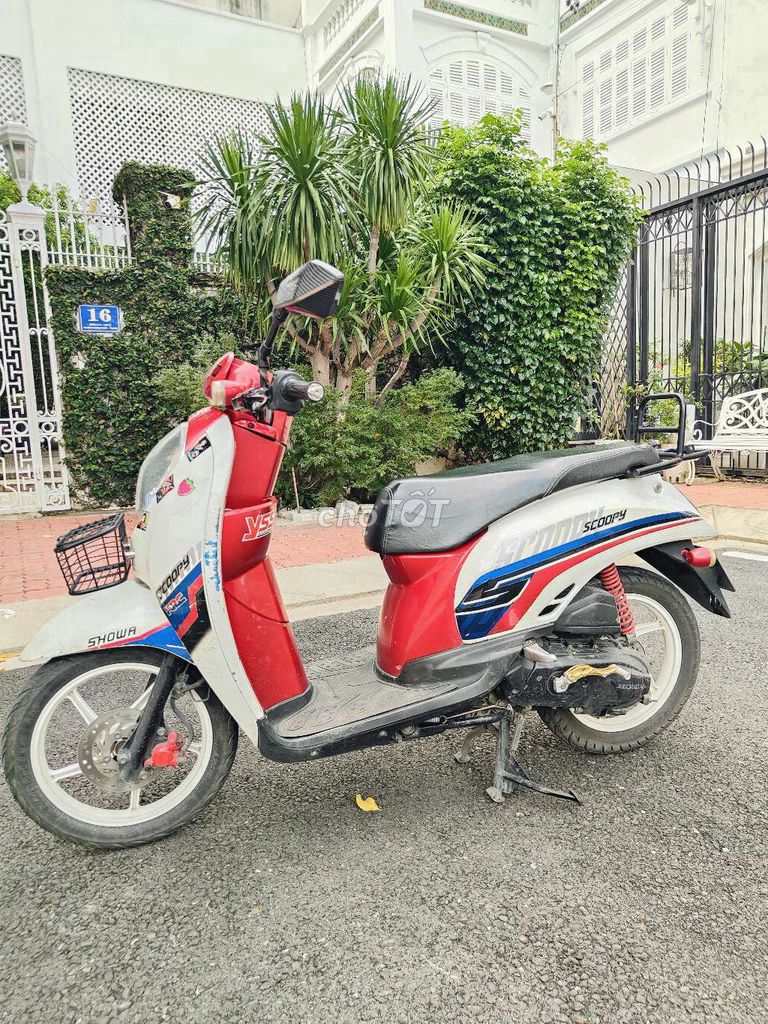 Honda Scoopy Thai 110fi Красно-белая