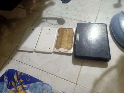 4 cái như hình. Mua bán Máy tính bảng tại Huyện Củ Chi Tp Hồ Chí Minh được đăng bởi mua bán xác trao đổi điện thoại 