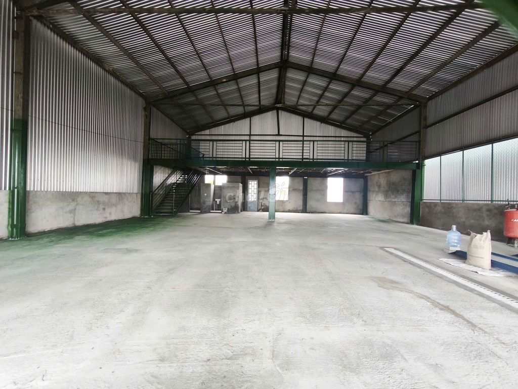 KHO 300M2 GẦN KHU CÔNG NGHIỆP HÒA KHÁNH