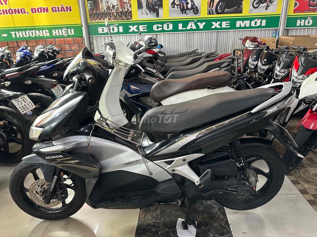 Honda Air Blade 2010 Đen Bạc vành 6 lá quá đẹp. Mua bán Xe máy tại Thành phố Huế Thừa Thiên Huế được đăng bởi Xe Máy Nhật Vy hình 1
