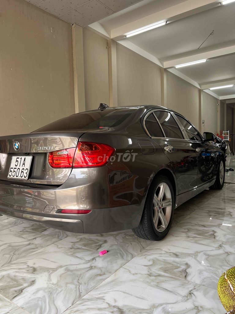 BMW 3 Series 2013 320i - 90000 km hiếm cọp