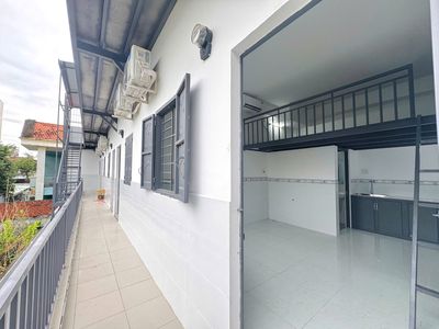 PHÒNG MỚI XÂY - MÁY LẠNH - BAN CÔNG - GLOBAL CITY