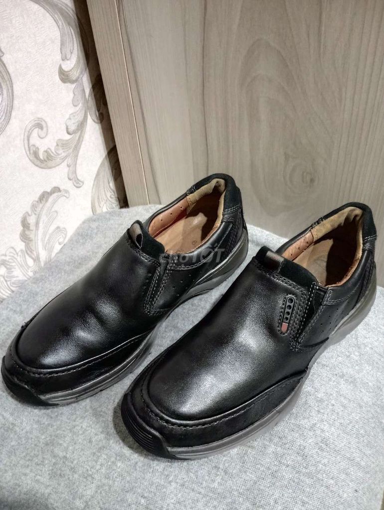 Giày da Clarks, Anh Quốc