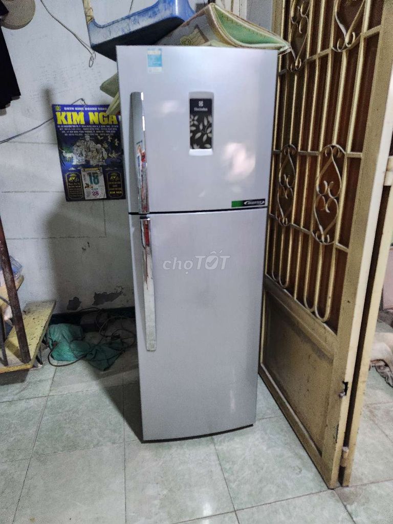 Bán tủ lạnh Electrolux Inverter 250l rất đẹp