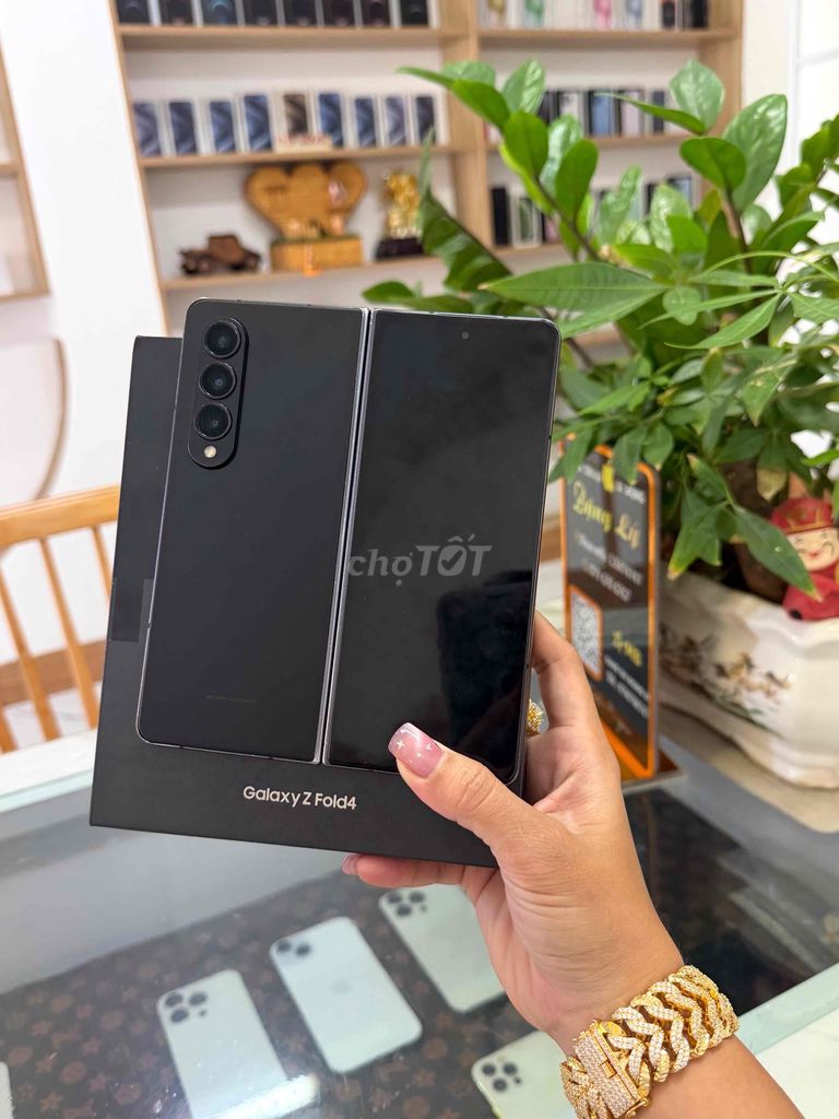 Samsung Galaxy Z Fold 4 256GB Đen. Mua bán Điện thoại tại Thành phố Long Xuyên An Giang được đăng bởi  Đặng Lý hình 1