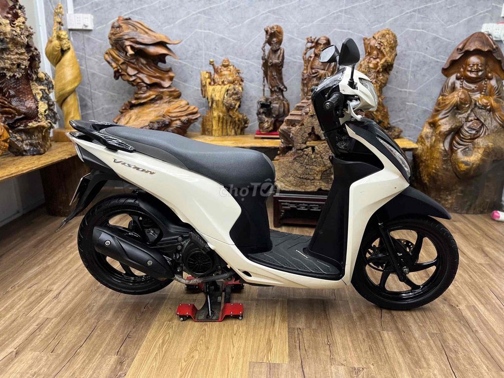Honda Vision в отличном состоянии, тихий двигатель