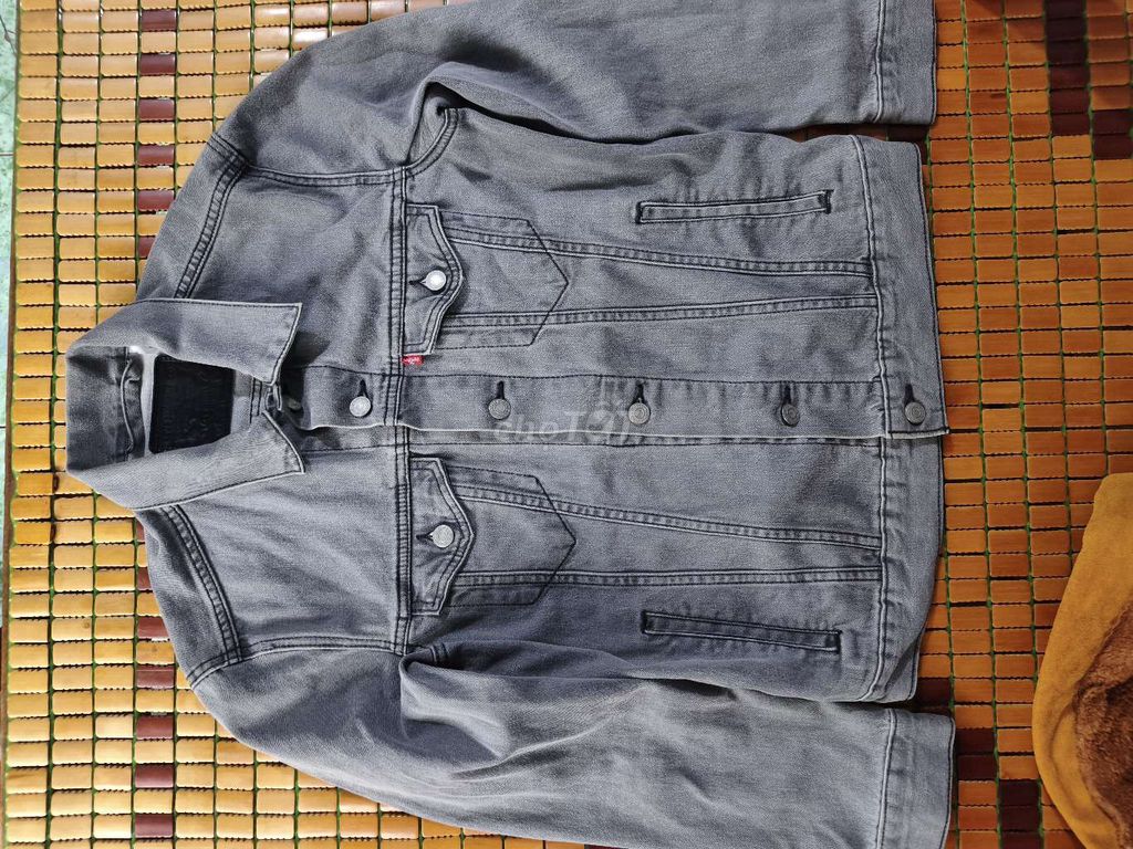 Áo khoác jean Levis Nam Xám chì. Mua bán Quần áo tại Huyện Phú Giáo Bình Dương được đăng bởi Đồ 2hand Chính Hãng hình 1