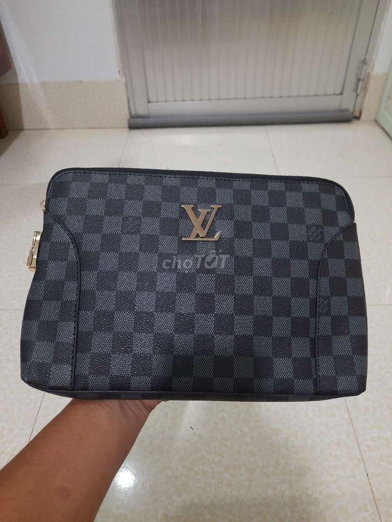 Túi xách Louis Vuitton  Đen. Mua bán Túi xách tại Thành phố Bến Tre Bến Tre được đăng bởi ĐỒNG HỒ WATCH BẾN TRE hình 1