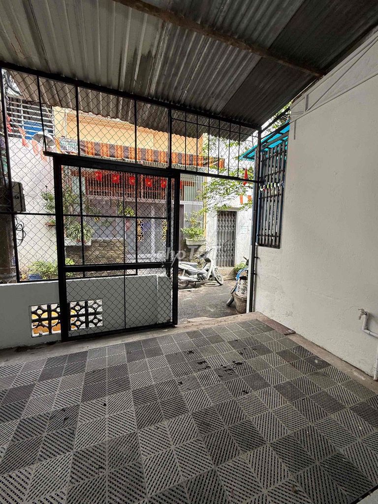 CHO THỌ NHÀ VƯỜN LÀI 4 x 17 M đúc lửng Sạch đẹp : 2 PN, hẻm 4 M thông