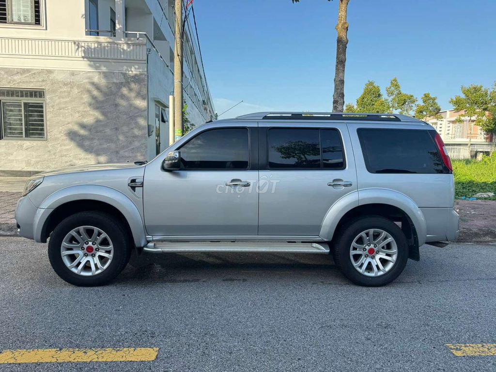 Ford Everest 2014 МКПП Серебристый