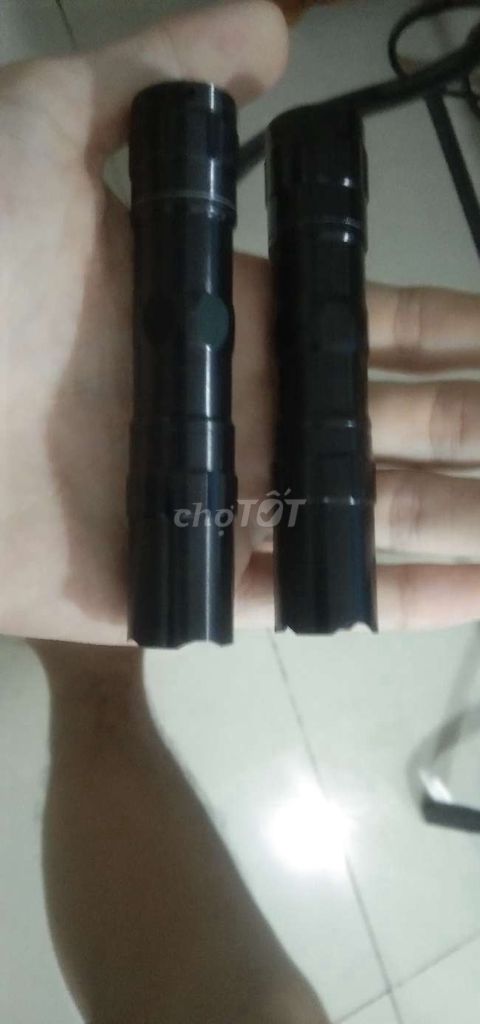 Đèn pin siêu sáng nhựa ABS bền chắc sáng 100m