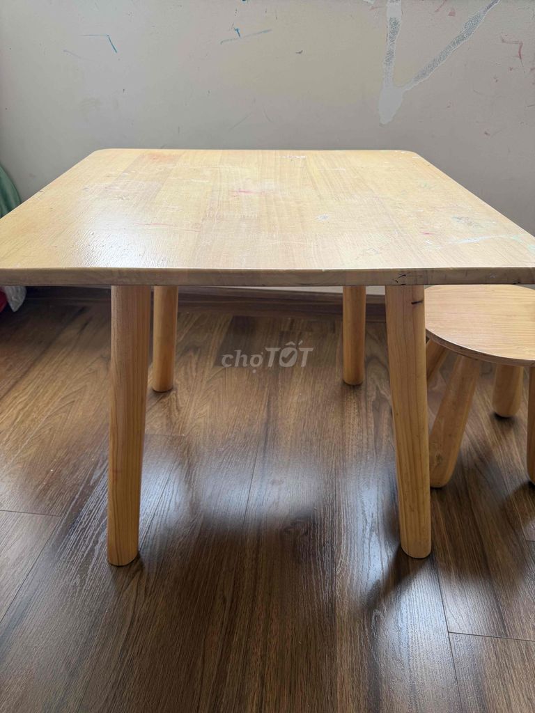 Bộ bàn ghế Gỗ cho bé 2.5 tuổi. Mua bán Bàn ghế tại Quận Đống Đa Hà Nội được đăng bởi Vu Hong hình 1