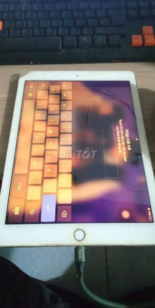 Apple iPad Air 2 Vàng Bể kính. Mua bán Máy tính bảng tại Thành phố Thủ Đức Tp Hồ Chí Minh được đăng bởi Phong  hình 1