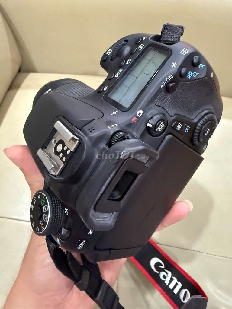 Máy ảnh Canon 70D Như mới. Mua bán Máy ảnh, Máy quay tại Quận Bắc Từ Liêm Hà Nội được đăng bởi Yen Dao Van hình 1