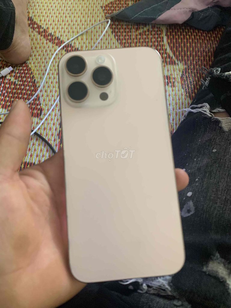 iPhone 16 Pro Max 256GB Vàng. Mua bán Điện thoại tại Quận Đống Đa Hà Nội được đăng bởi Nhhoanh hung hình 1