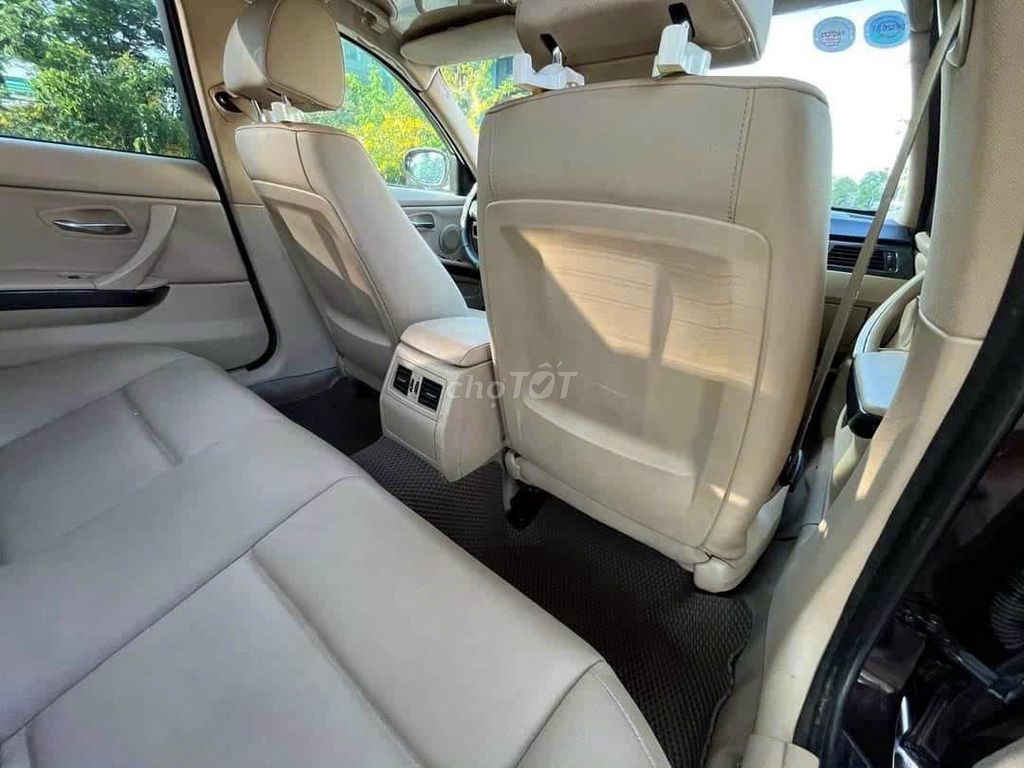 BMW 320i 2010 màu đen, ghế da, 113.000 km. Mua bán Ô tô tại Quận 12 Tp Hồ Chí Minh được đăng bởi Xuân Trường hình 6