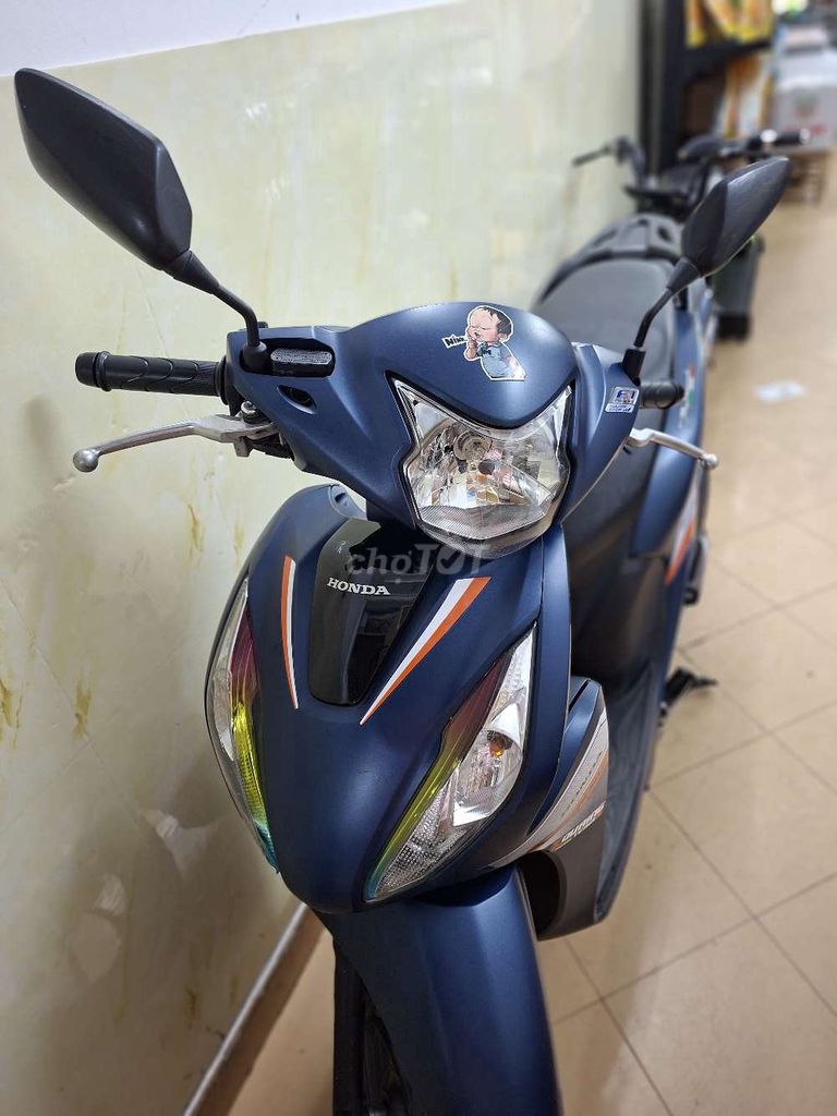 Xe Vision 2022 phiên bản có khóa Smartkey. Mua bán Xe máy tại Quận 1 Tp Hồ Chí Minh được đăng bởi Kim Xuyến hình 4