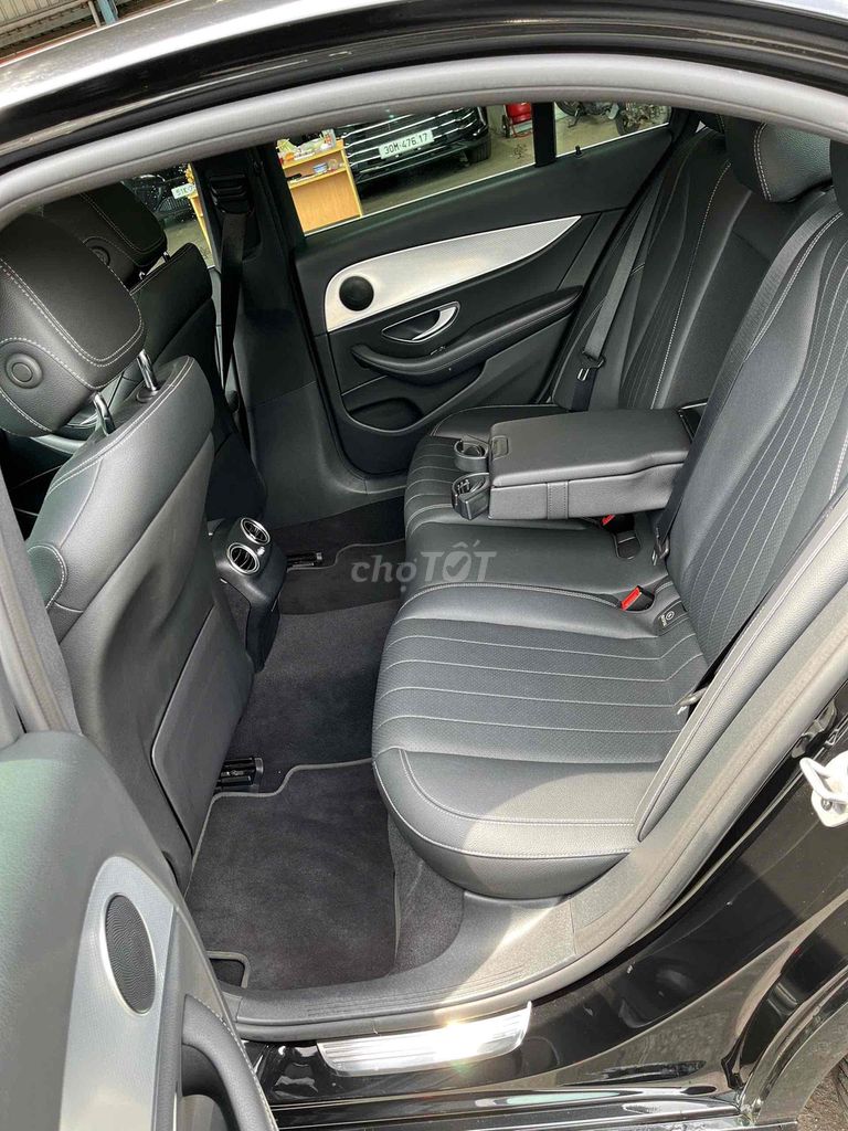 Mercedes Benz E180 lướt model 2022. Mua bán Ô tô tại Quận Bình Thạnh Tp Hồ Chí Minh được đăng bởi Hùng Mercedes Haxaco Hàng Xanh hình 5