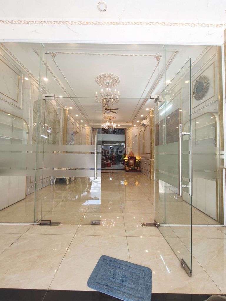 CHO THUÊ NHÀ 5 TẦNG GÓC 3 MẶT TIỀN VỊ TRÍ ĐẮC ĐỊA PHAN VĂN HỚN 