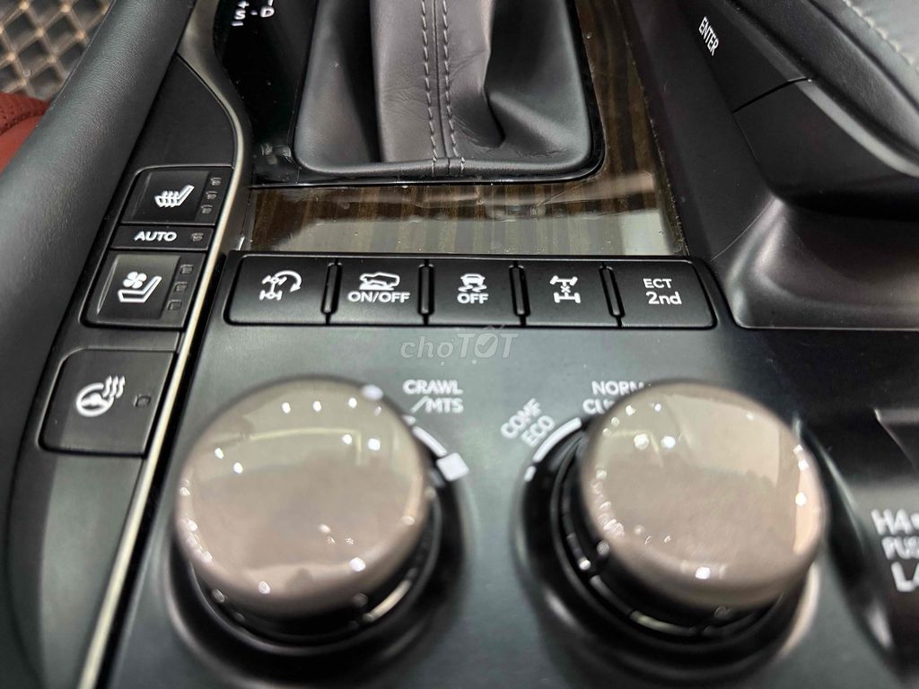 Lexus LX570 2018 Trắng 93000 km. Mua bán Ô tô tại Quận Tân Bình Tp Hồ Chí Minh được đăng bởi Nguyễn Văn Lâm hình 15