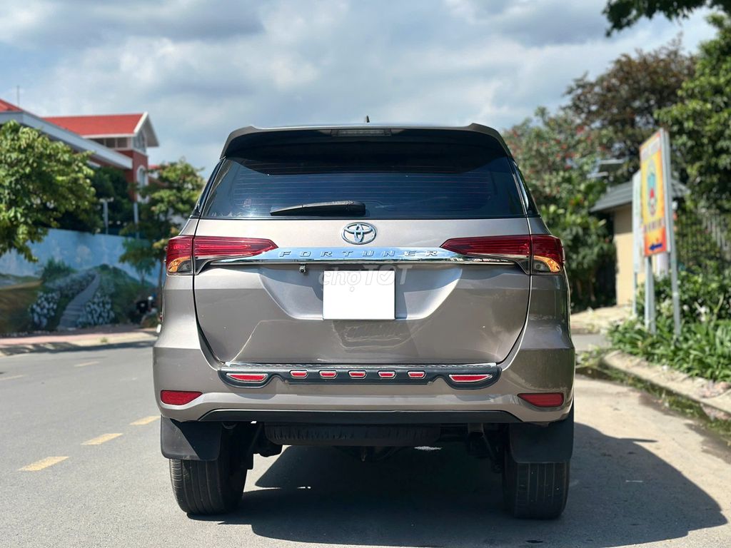 Toyota Fortuner 2020 số tự động máy dầu. Mua bán Ô tô tại Quận 12 Tp Hồ Chí Minh được đăng bởi Thu 381 hình 5