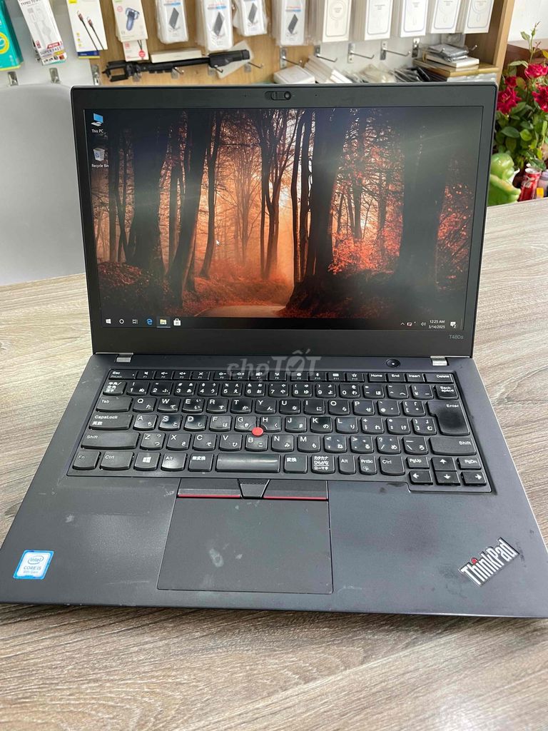 laptop lennovo thinkpad T480s i5 8th ram8 ssd256