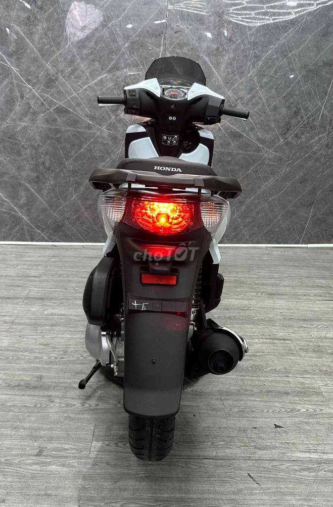 SH Ý 2012 150i HSCT trắng đen Sport. Mua bán Xe máy tại Quận Tân Phú Tp Hồ Chí Minh được đăng bởi  Võ SH318 hình 5