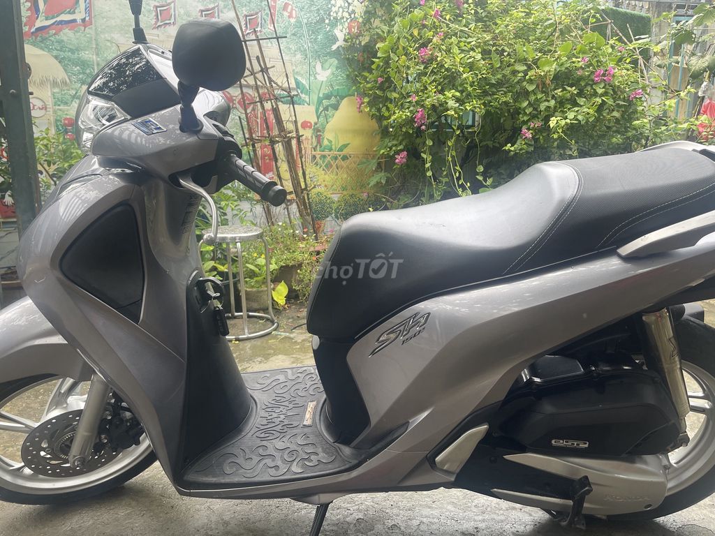 Honda SH 150i 2018, серебристый, 22252 км