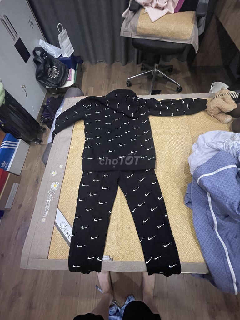 Bộ quần áo Nike L/M Đen. Mua bán Quần áo tại Quận Nam Từ Liêm Hà Nội được đăng bởi Gia Khanhh hình 1