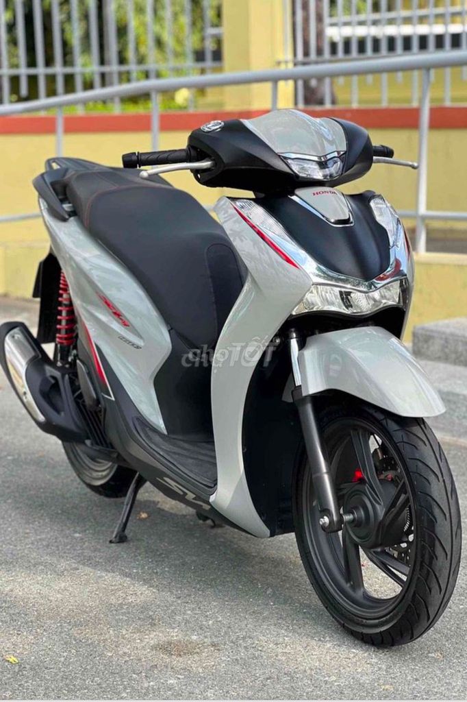 Bán SH160i ABS 2024  Đi 1900km ĐẸP mới ZIN 100%. Mua bán Xe máy tại Thành phố Thủ Dầu Một Bình Dương được đăng bởi LONG TỶ hình 1