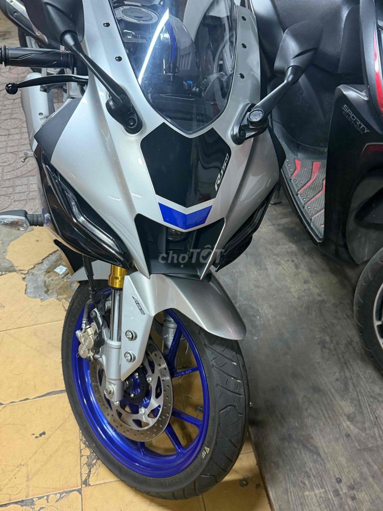 Yamaha R15 M Silver скользит как новые владельцы