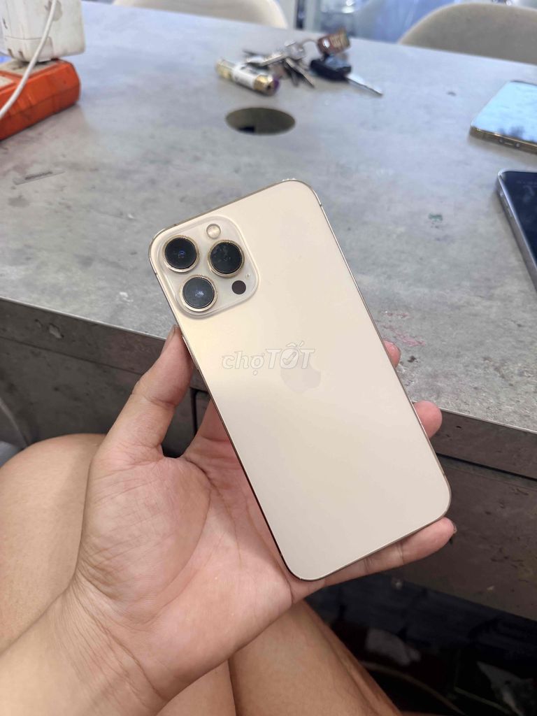 Apple iPhone 13 Pro Max 128GB Vàng. Mua bán Điện thoại tại Quận Ngũ Hành Sơn Đà Nẵng được đăng bởi Nghĩa  hình 1