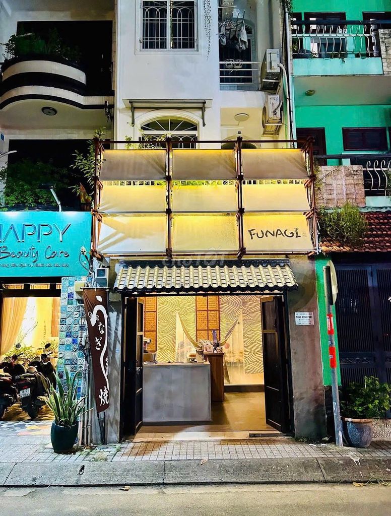Аренда · 7 комн. · 68 м² · Quận 1, ул. Đường Huỳnh Khương Ninh