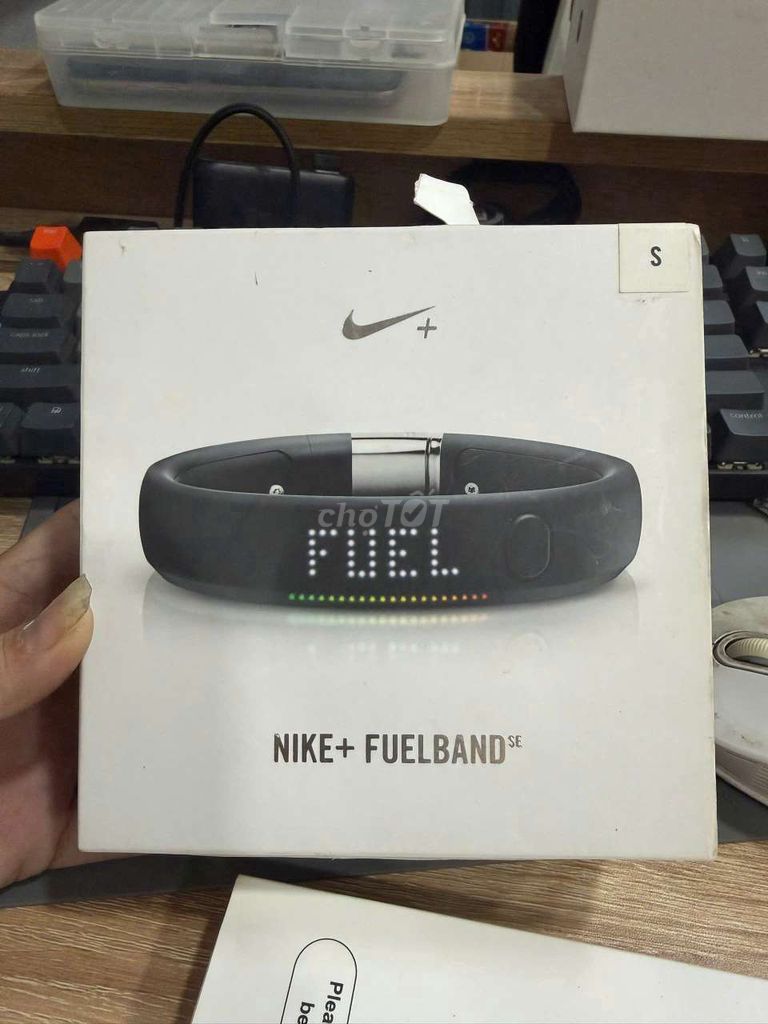 Vòng đeo tay Nike FuelBand SE Đen S. Mua bán Thiết bị đeo thông minh tại Quận Tân Bình Tp Hồ Chí Minh được đăng bởi Ho Tan Tra hình 1
